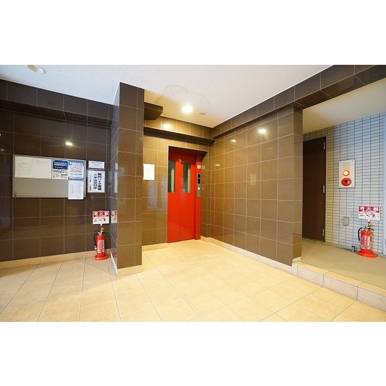 バージュアル浦和イースト エレベーターホール