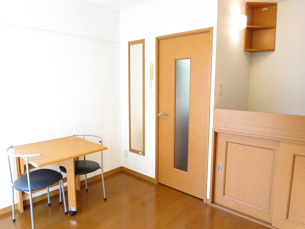 レオパレスペルル102号室 リビング