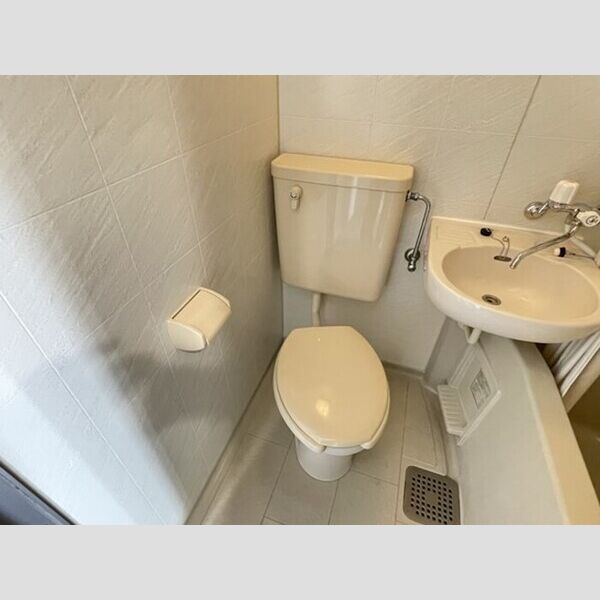 コンフォール小泉204号室 トイレ