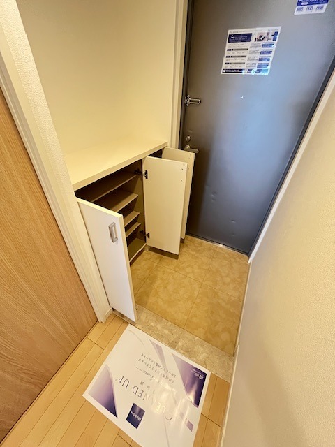 レジディア南千住 玄関