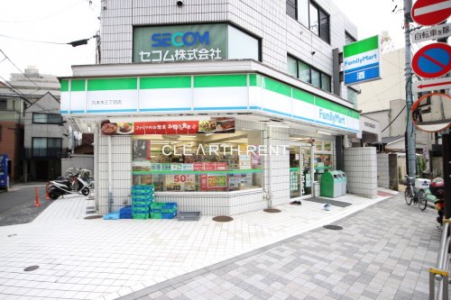 パレステュディオ六本木ＥＡＳＴⅡ 【コンビニエンスストア】ファミリーマート 六本木三丁目店まで370ｍ