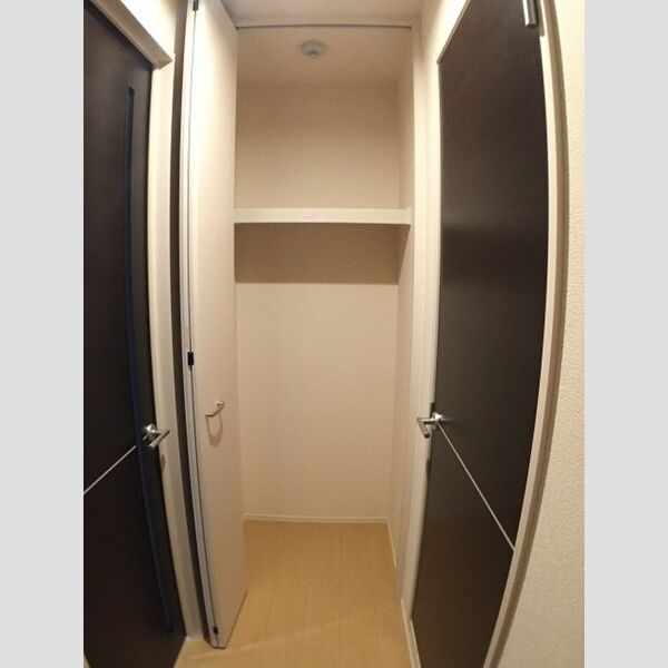 プリムヴェール　十六番館 廊下に物入あります