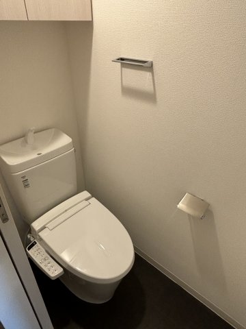 ミリアレジデンス根岸柳通り405号室 トイレ