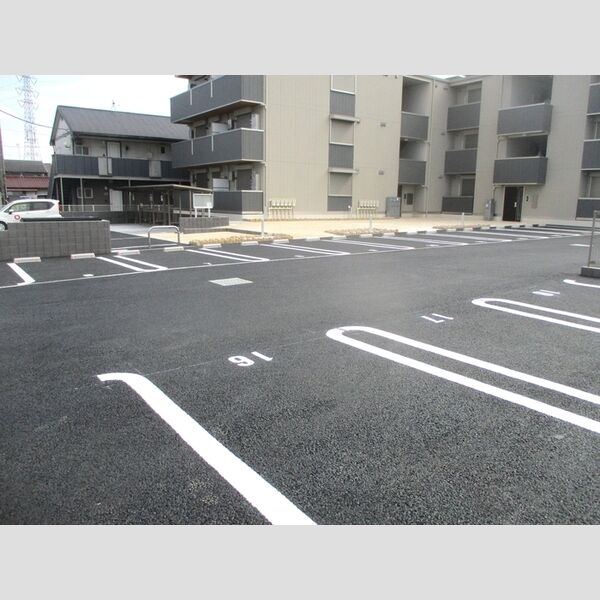 オーガスタハイツ 駐車場