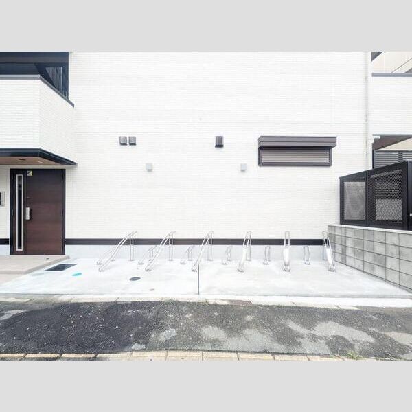 Noble villa 弥生 駐輪場