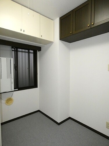 ライオンズプラザ大宮第２ 吊戸棚（洋室）　　※2025年11月撮影