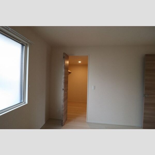 ロータスヒル203号室 ウォークインクローゼット