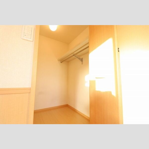 レガロ末広302号室 ウォークインクローゼット