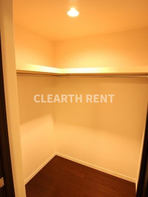 グラーサ西麻布2階 収納力のあるクローゼット