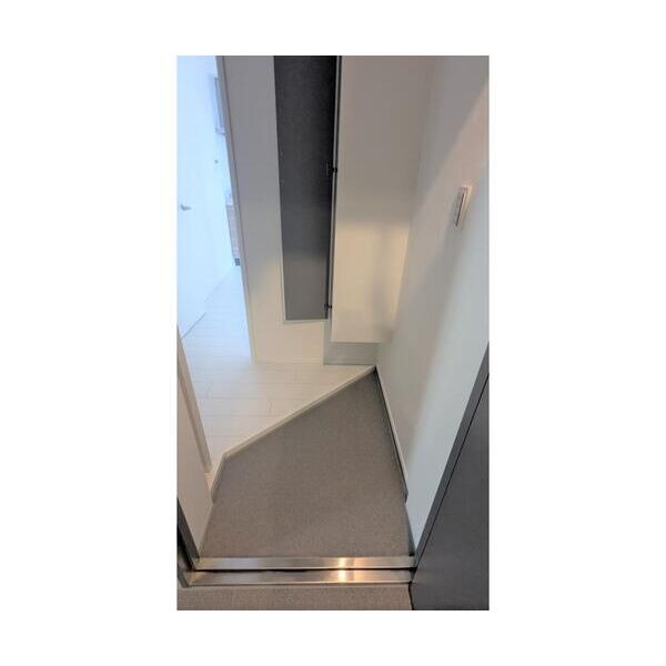 Monologue401号室 玄関