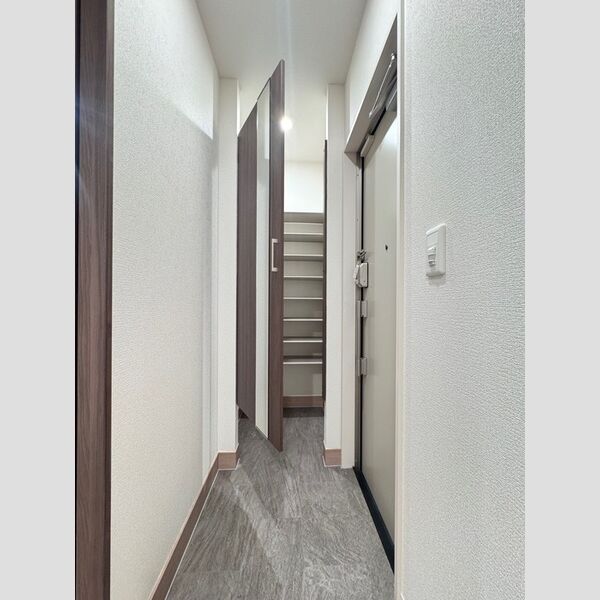 レンブランサ湘南台103号室 玄関