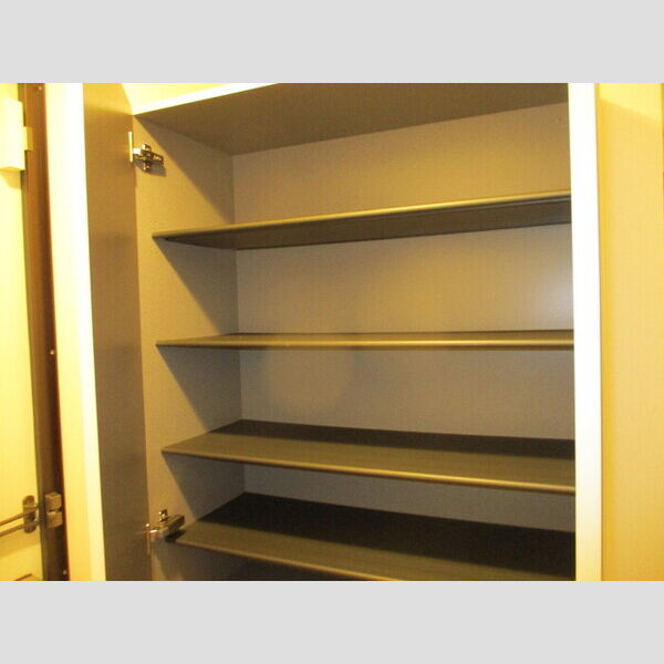 ラテル・コート若松町 202(シューズボックス)