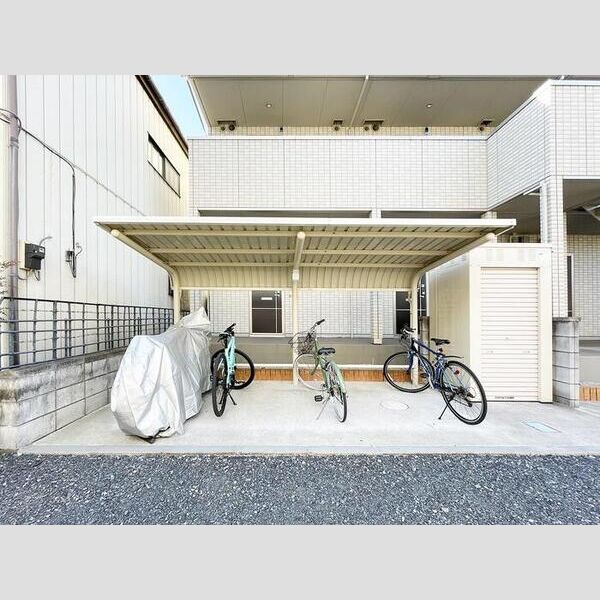 パーシモンⅢ203号室 駐輪場