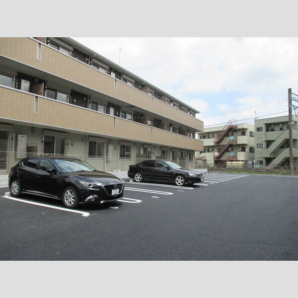 コーポスカイH 駐車場