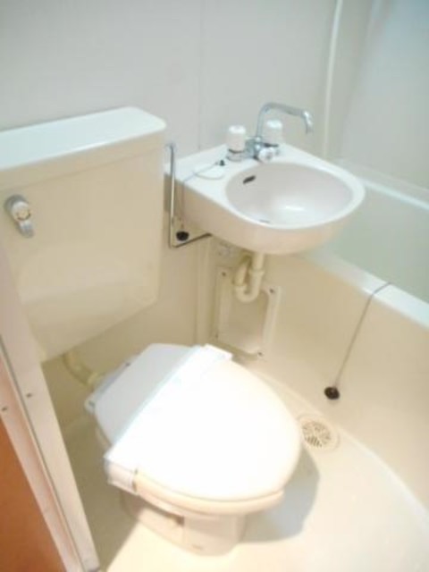 レルシア光が丘公園0103号室 トイレ