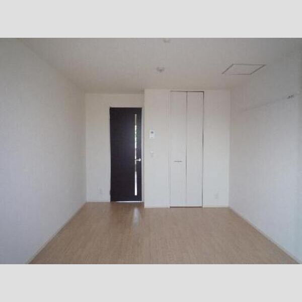 ヴィラ新天地 洋室(8.25帖)