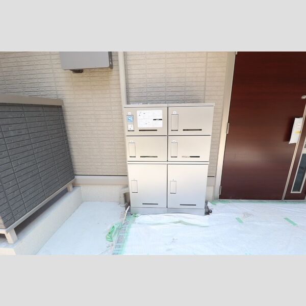 D-ROOM　YATSU205号室 宅配ボックス