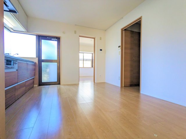 エマーレ国立 リビング