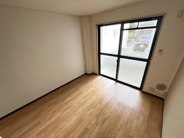 エルガーデン 洋室