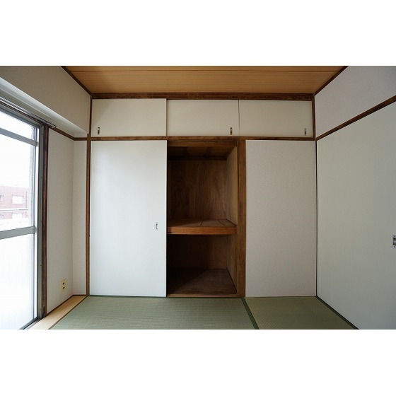 メゾンブラン田端0703号室 和室２押入れ