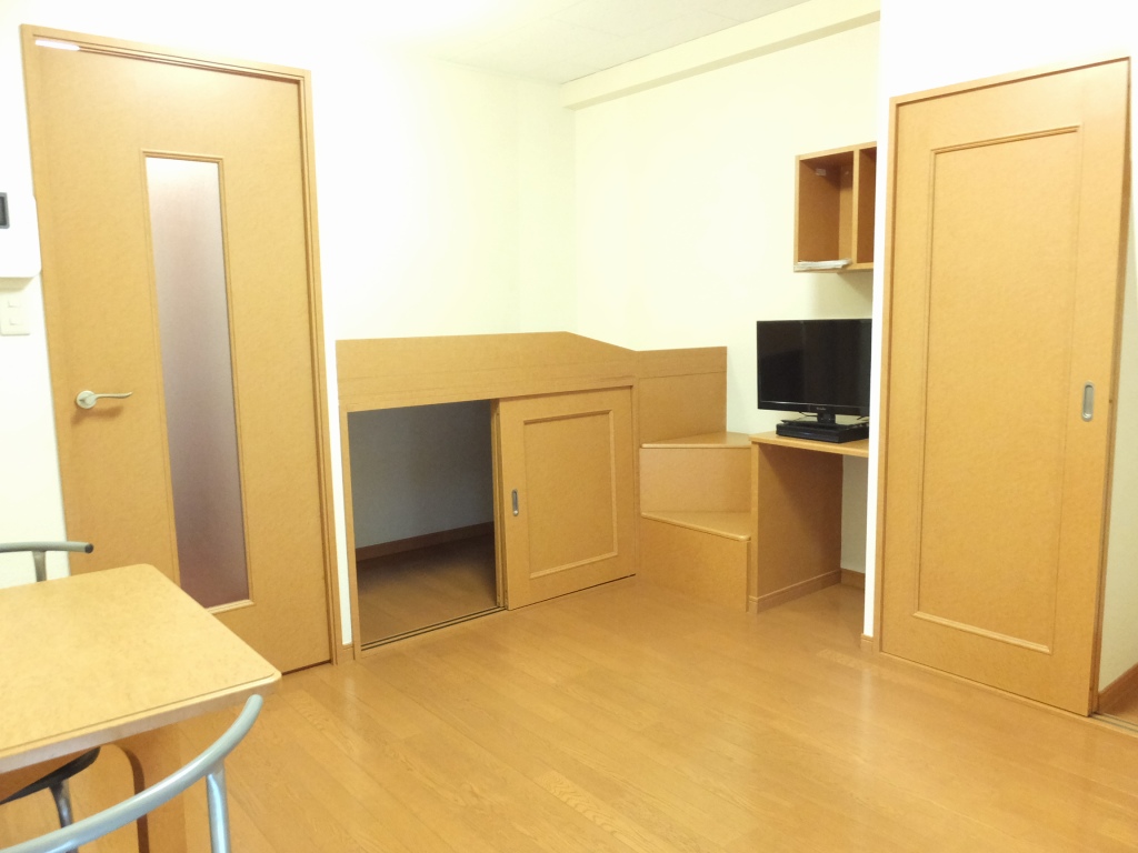 レオパレス横田レジデンス １階床はフローリング仕様です。