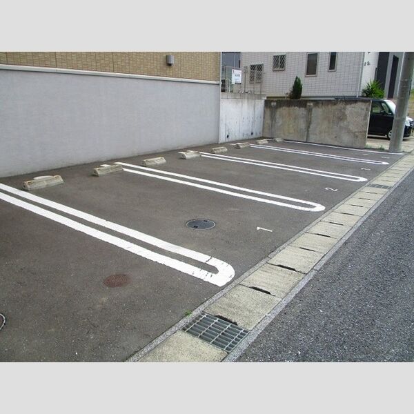 ラウレア 駐車場