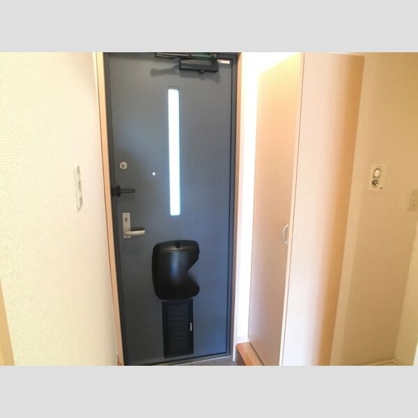 ボーヌファムⅢ　Ⅲ105号室 玄関部分です。