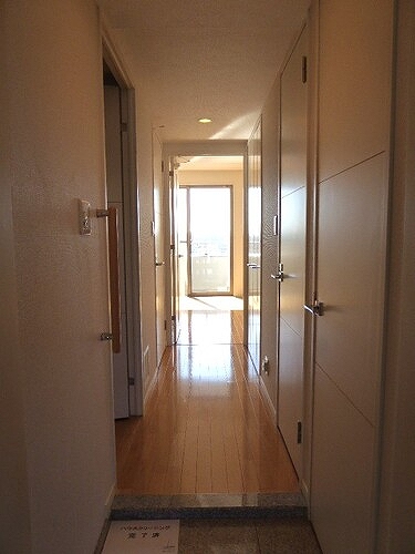 ライオンズステーションプラザ溝の口セントラルアベニュー11階 玄関からの廊下　内装後　前回募集時／2023年11月の写真