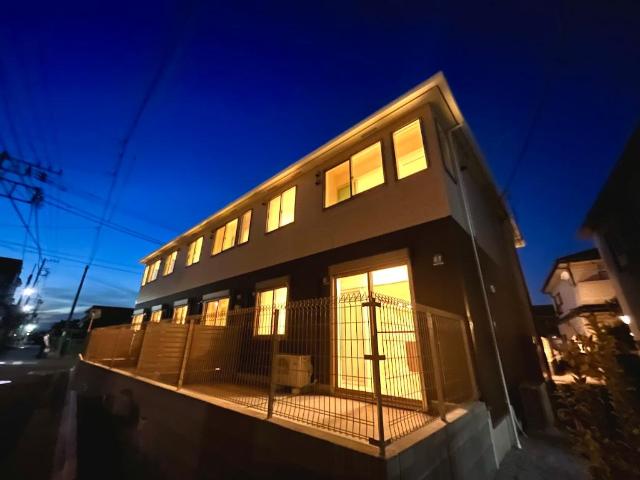 シャン　デ　フレーズ 外観写真（夜）