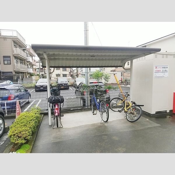 クレッセントガーデン 駐輪場