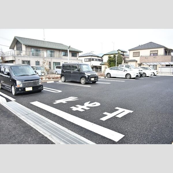 アウレスト 駐車場