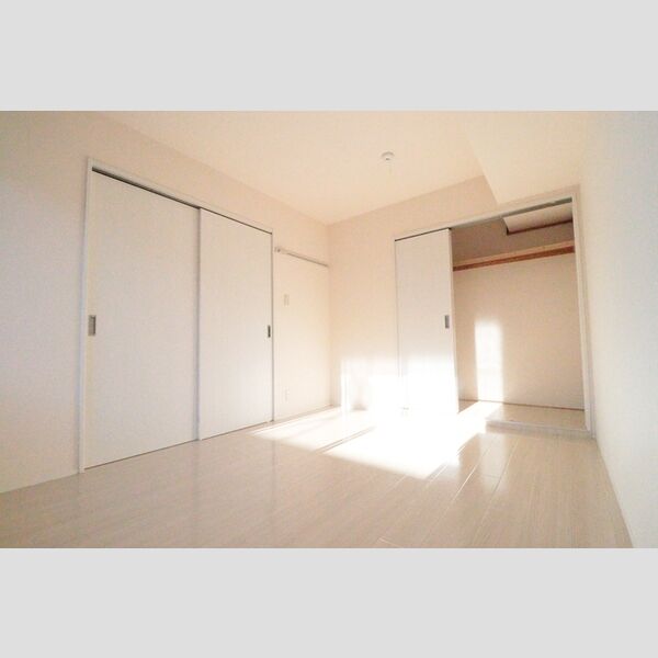 ヴィラアルテミス 洋室6帖(バルコニー側)