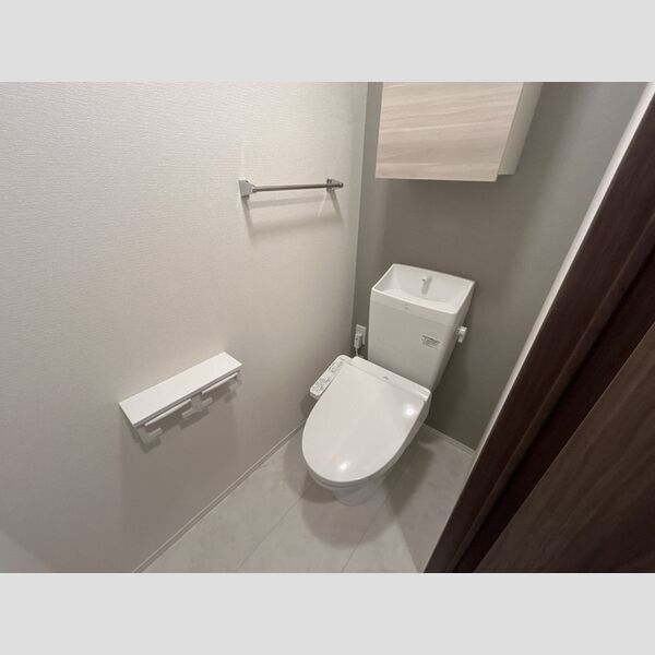 グラナーデ鹿浜305号室 トイレ