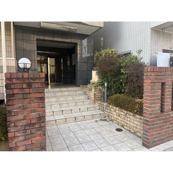 ラルジュ302号室 エントランス