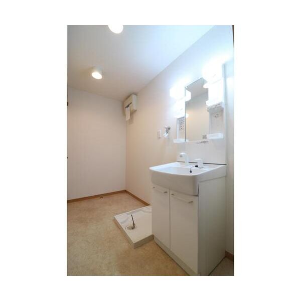 コリーヌ梶ヶ谷303号室 洗面