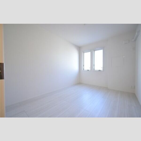 ロイヤルヒルズ103号室 居室