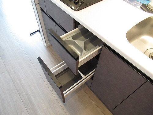 プラウドタワー平井 キッチン収納　※新築未入居