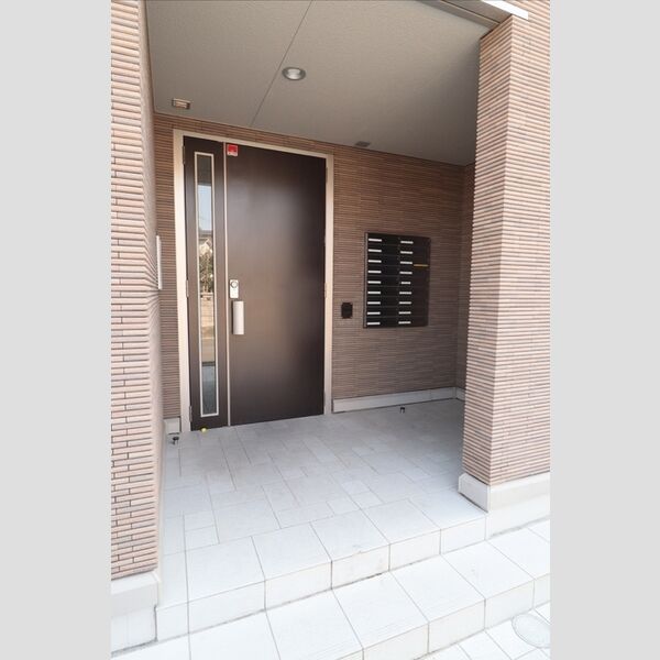 ルーエ本郷 エントランス