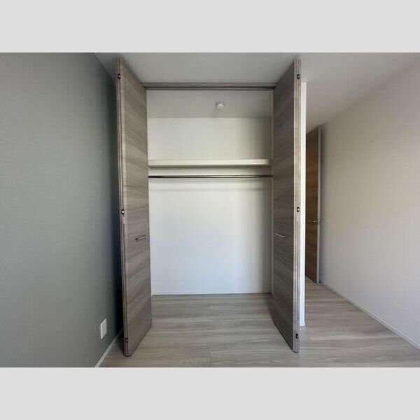 グラナーデ興野102号室 収納