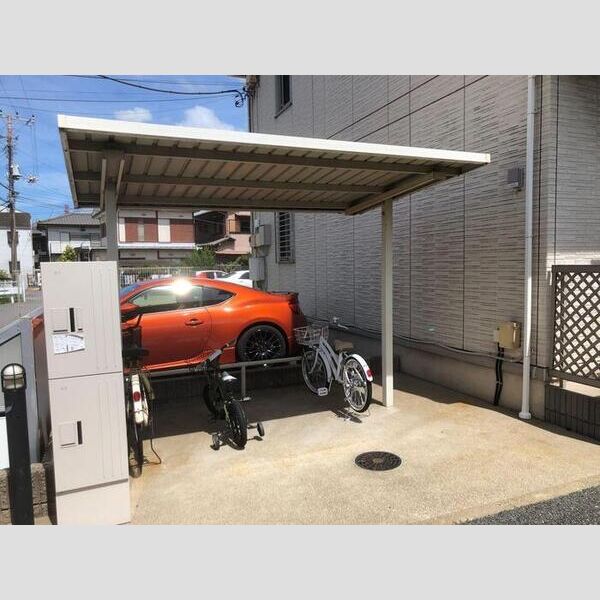 アール ユウナシオ 駐輪場