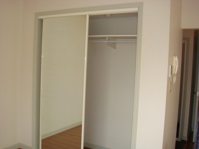 ローズウッド草花101号室 リビング　収納