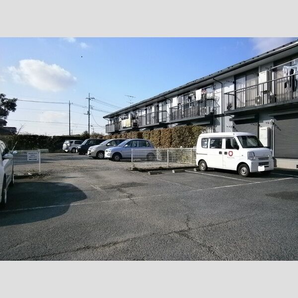 スリーゼハイツ 駐車場