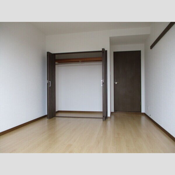 オーシャンビュー壱番館1302号室 洋室