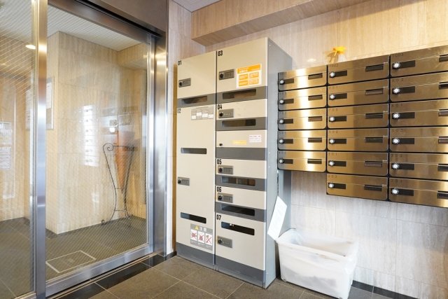 ロイヤルアメニティー白金8階 宅配BOX