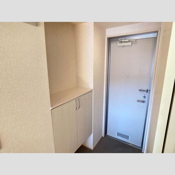 コンフォールえのき 玄関