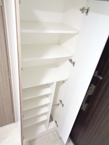 ラフィスタ横浜黄金町204号室 収納