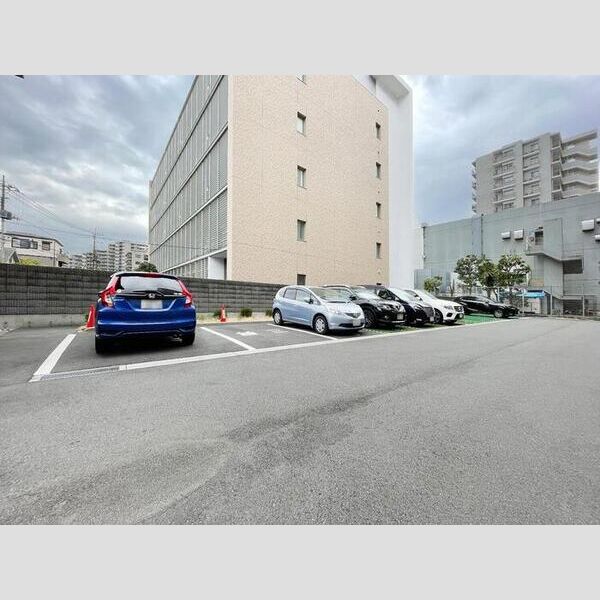 シェルト新都心 駐車場