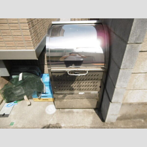 グレイス 桜 敷地内ゴミBOX