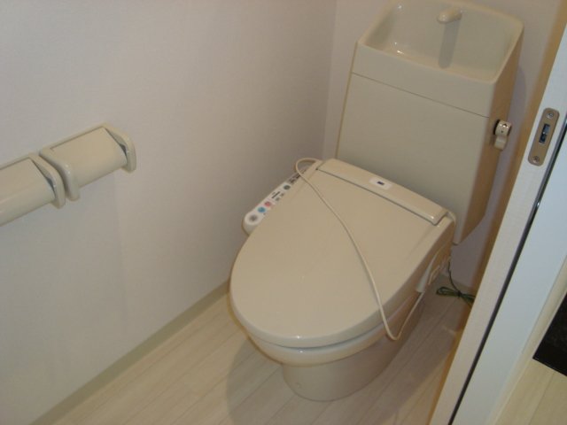 オリーヴ00301号室 シャワー付トイレ