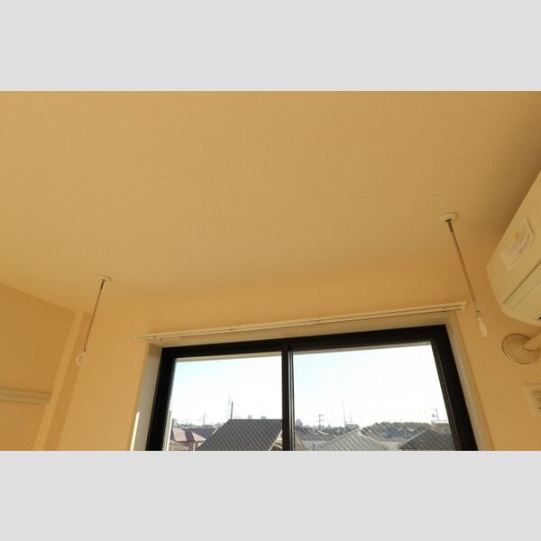 ローズ・ウッド305号室 室内物干し